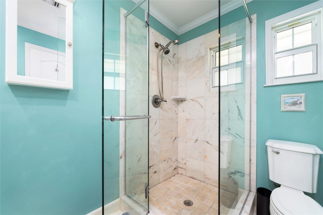 Guest room shower