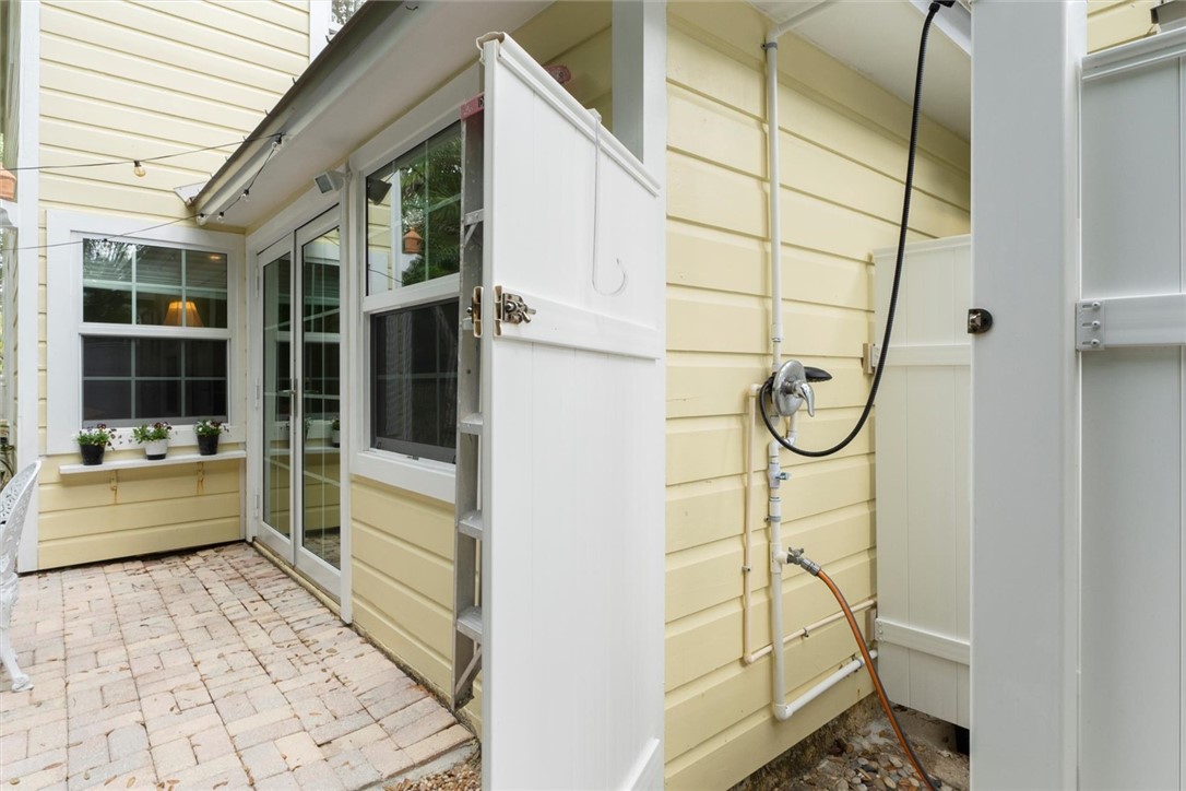 Outdoor private shower
