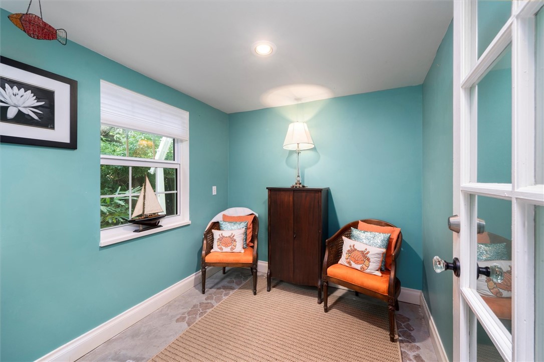 Small sitting room, office or art studio