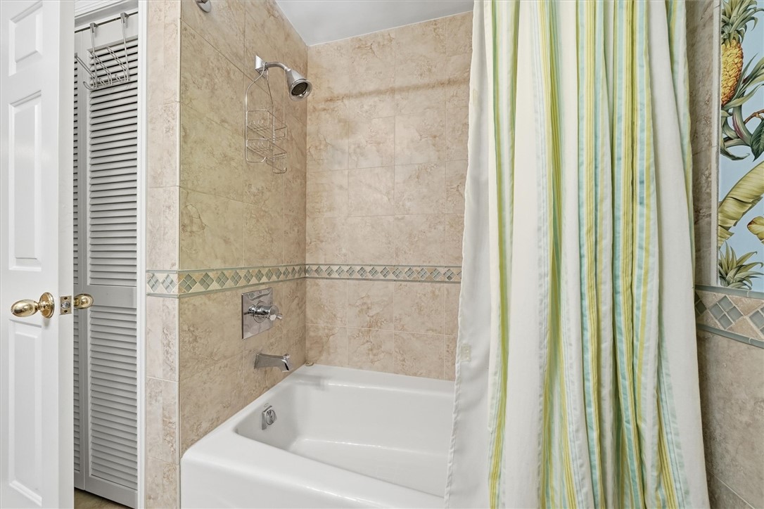 Guest Bathroom with shower / tub combo