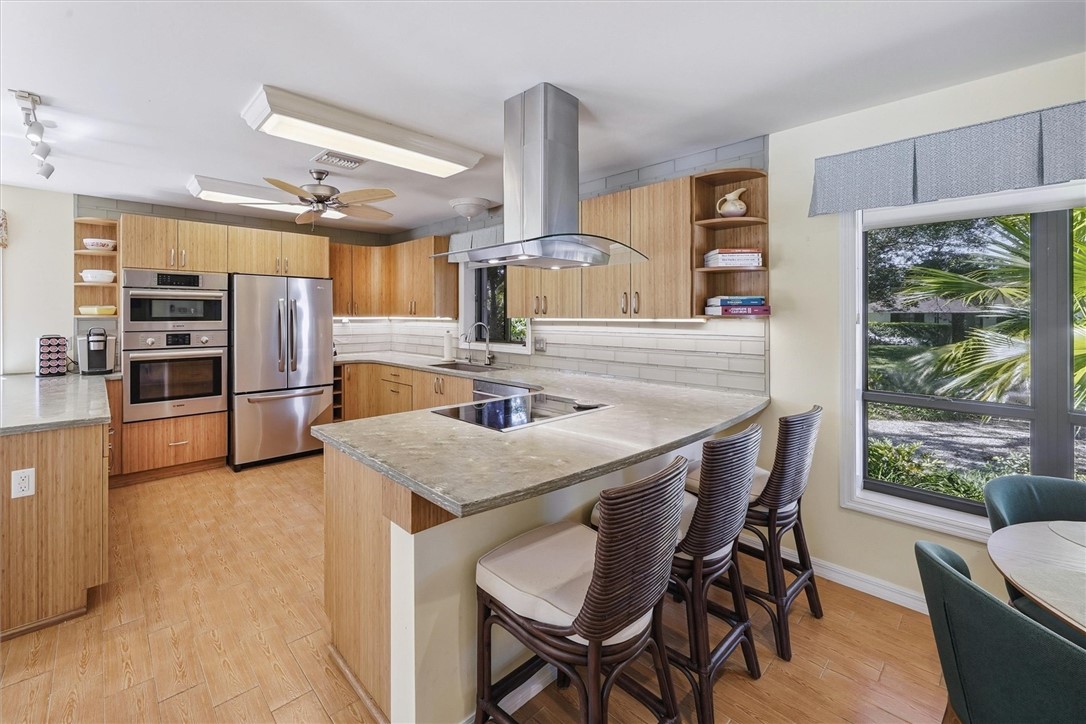 Kitchen with separate peninsulas, seating for 6