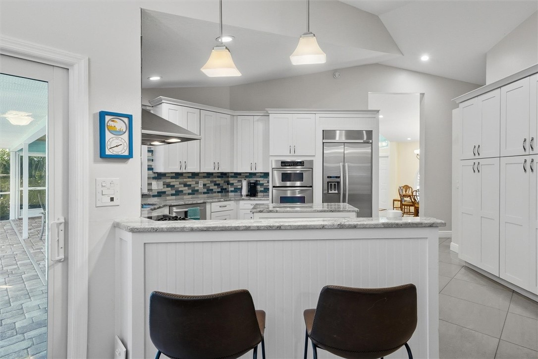 Kitchen bar area
